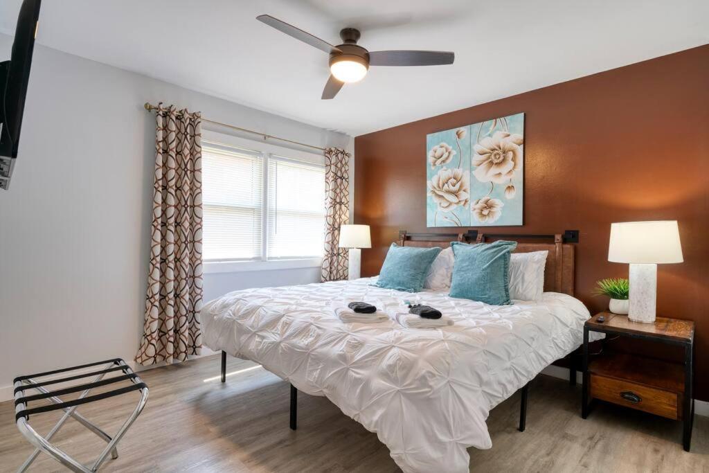 2Br 1Ba Duplex House King Beds Great For Small Groups Close To All Uptown Charlotte Attractions Exterior photo