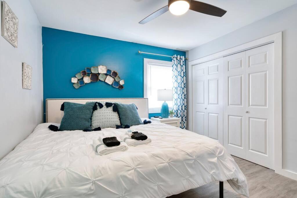 2Br 1Ba Duplex House King Beds Great For Small Groups Close To All Uptown Charlotte Attractions Exterior photo