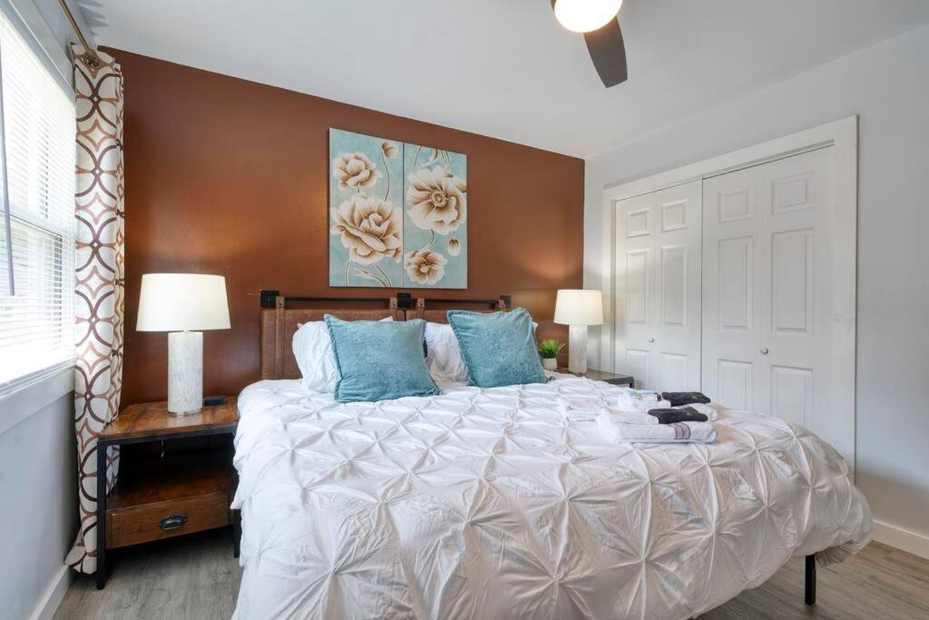 2Br 1Ba Duplex House King Beds Great For Small Groups Close To All Uptown Charlotte Attractions Exterior photo