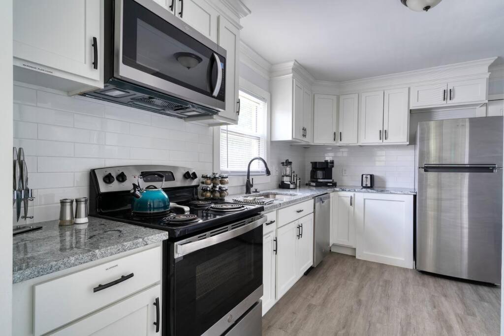 2Br 1Ba Duplex House King Beds Great For Small Groups Close To All Uptown Charlotte Attractions Exterior photo