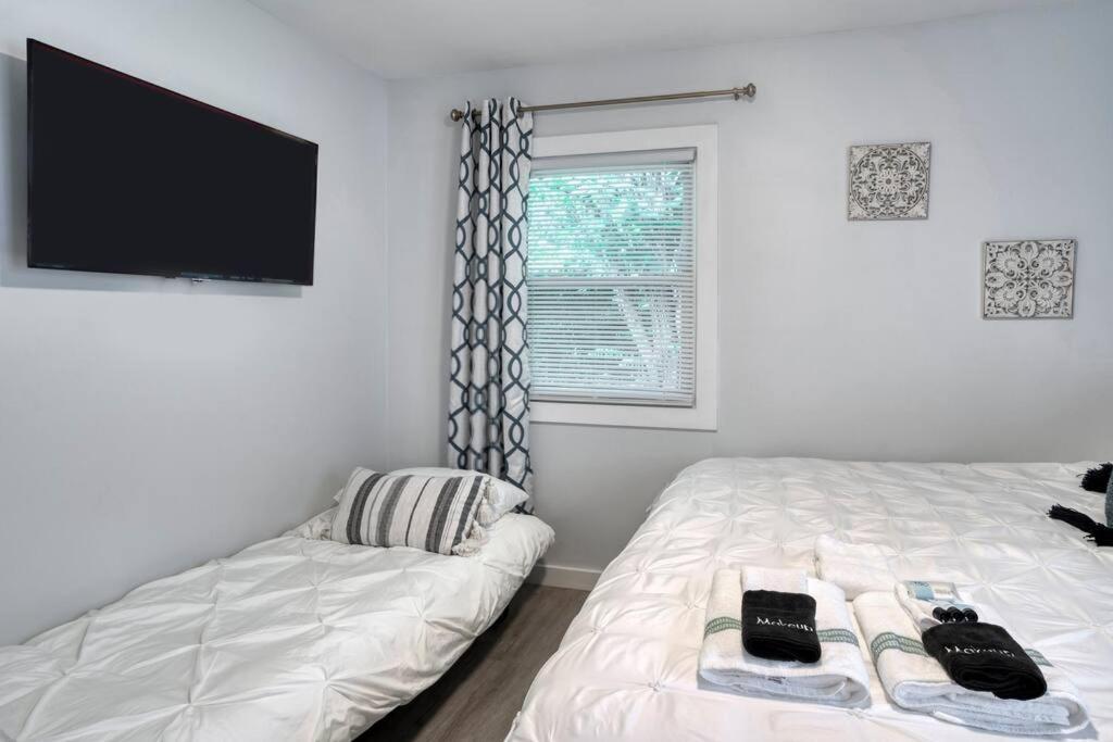 2Br 1Ba Duplex House King Beds Great For Small Groups Close To All Uptown Charlotte Attractions Exterior photo