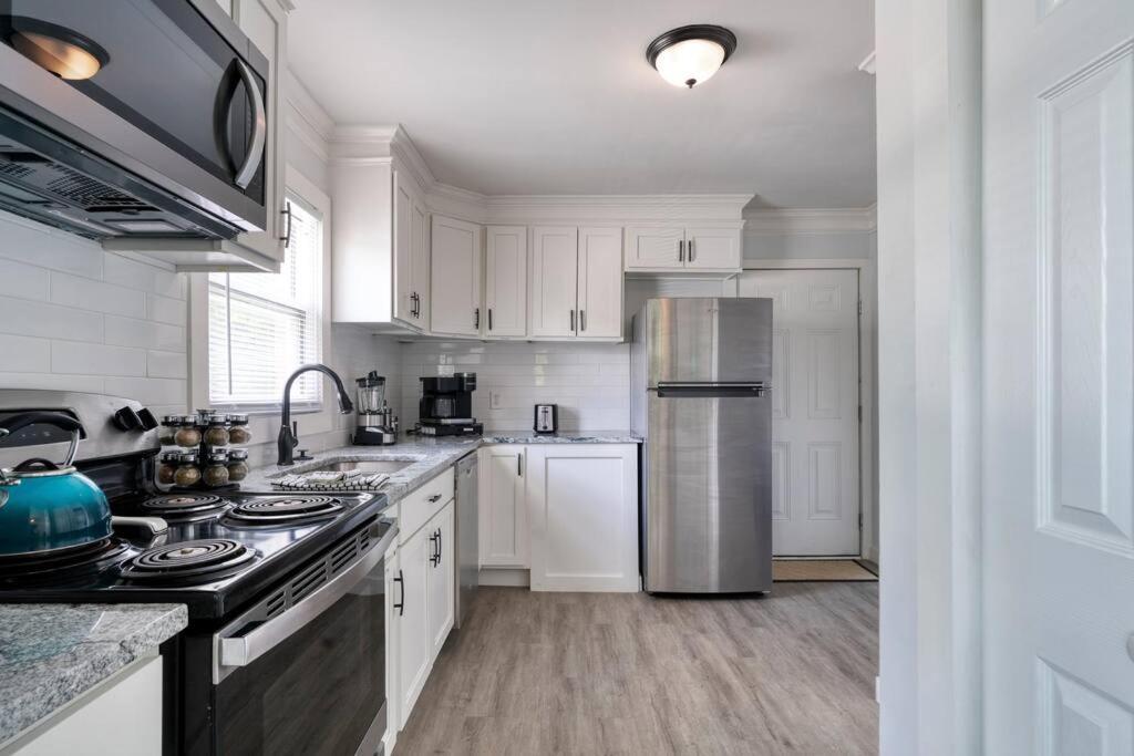 2Br 1Ba Duplex House King Beds Great For Small Groups Close To All Uptown Charlotte Attractions Exterior photo